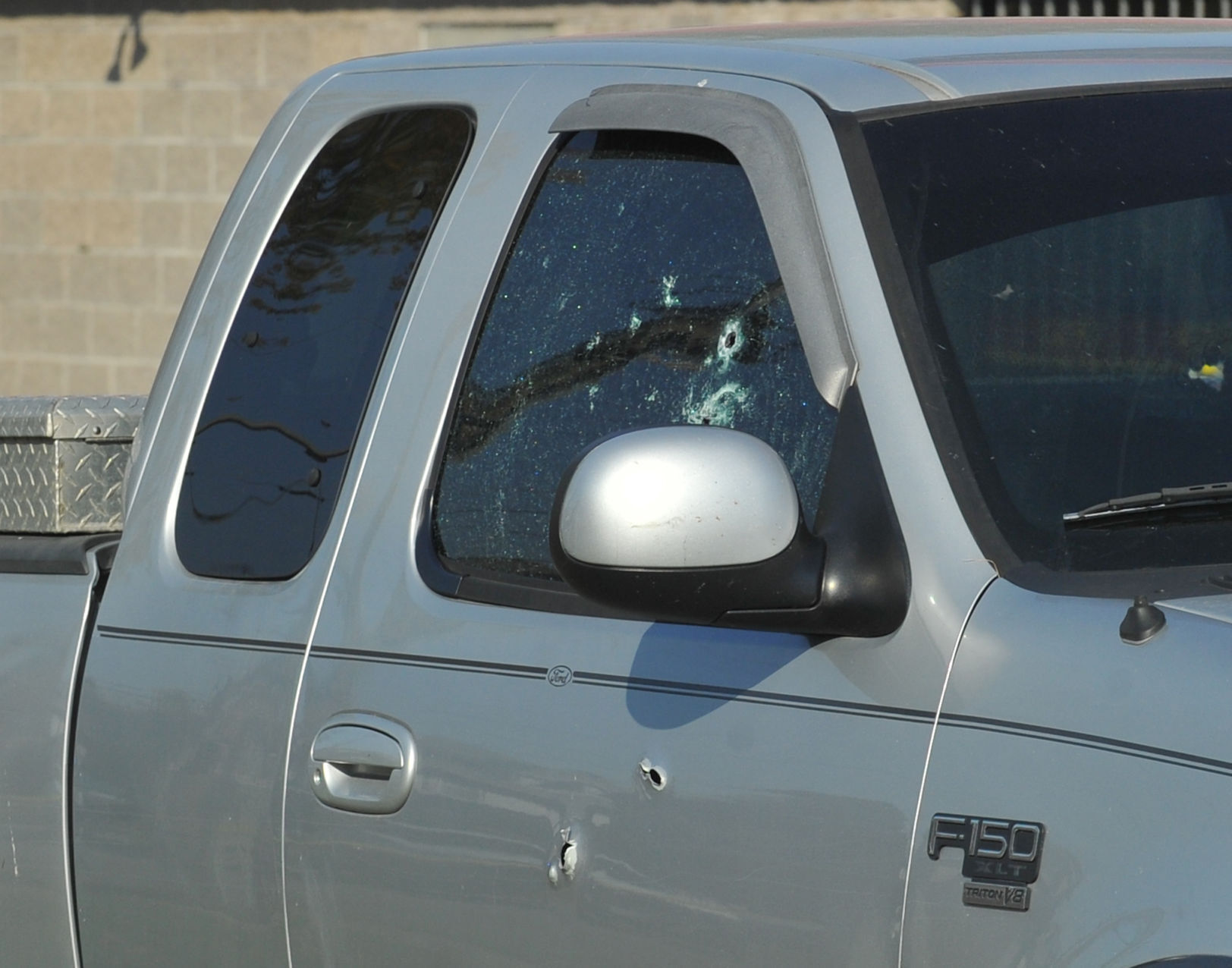 100920-qc-nws-locustshooting-049